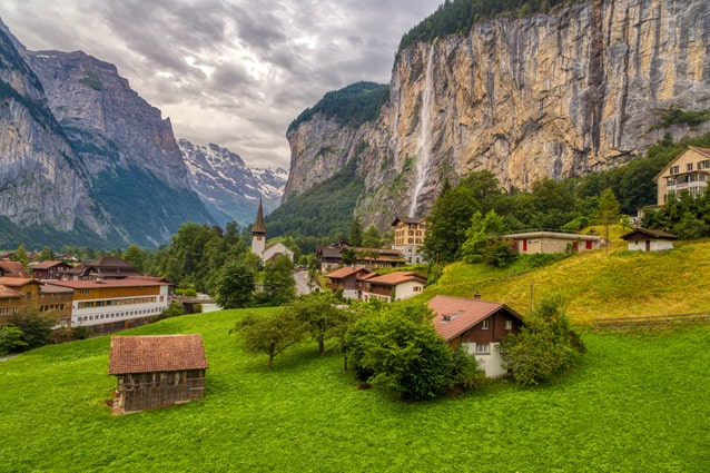 Švýcarské vodopády Lautenbrunnen