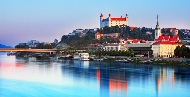 Bratislavský hrad a Dunaj