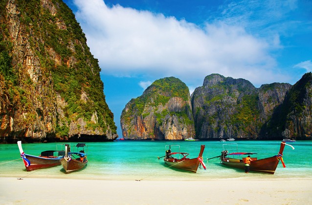 Pláž a skály v Thajsku