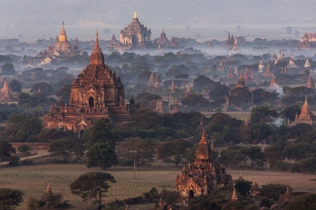 Barma, pagody v Baganu