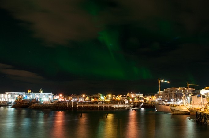 Aurora borealis nad Reykjavíkem
