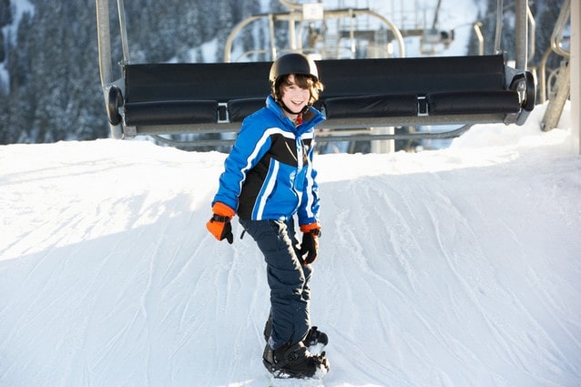 Jarní prázdniny lyžovačka, malý snowboardista