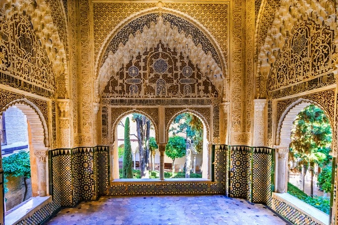 Alhambra - Granada, Španělsko - naučte se španělsky