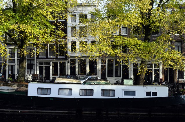 Typický holandský houseboat Amsterdam