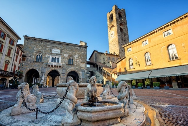 Bergamo, náměstí Piazza Vecchia, staré náměstí
