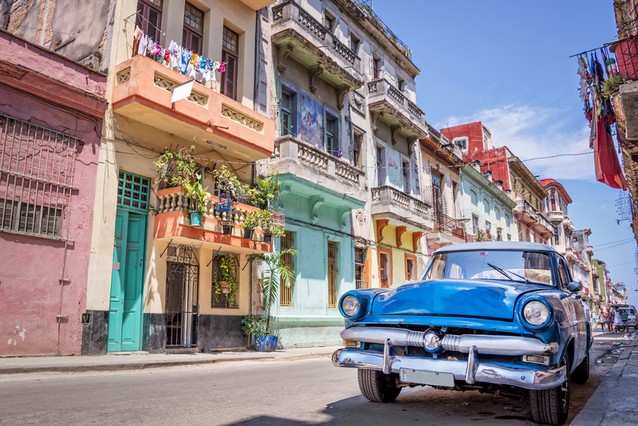 Kuba, Havana - ulice a retro auto