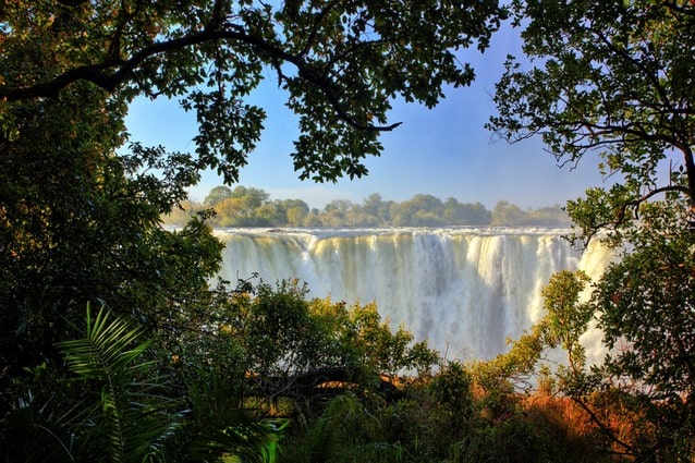 Viktoriine vodopády, Afrika. Hranice mezi Zambií a Zimbabwe.