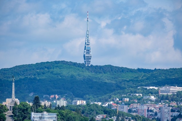 Bratislava televizní věž Kamzík, lesy, příroda