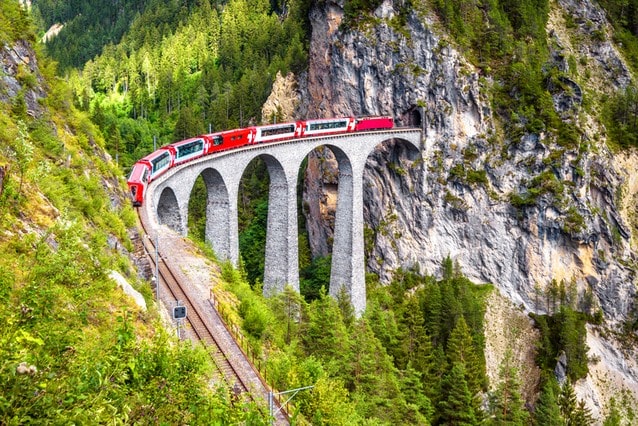 Švýcarsko, viadukt vlak Bernina expres