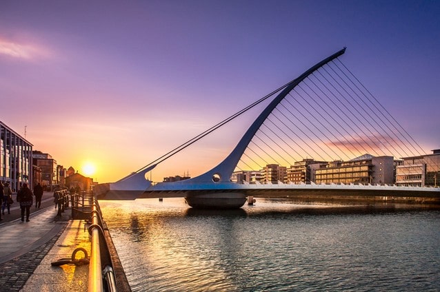 Most Harfa - Samuela Becketta řeka Liffey Dublin