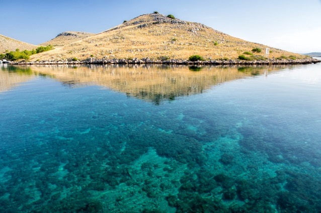 Záběr na moře a ostrov, Kornati, Telasica, Chorvatsko