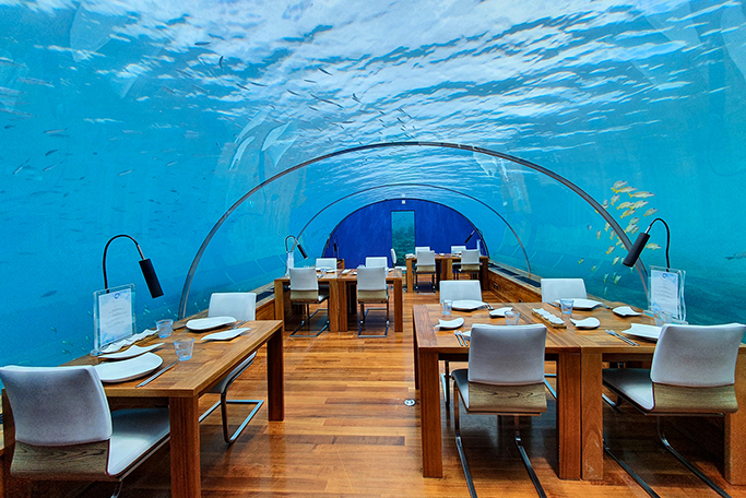 Podmořská restaurace Ithaa Undersea