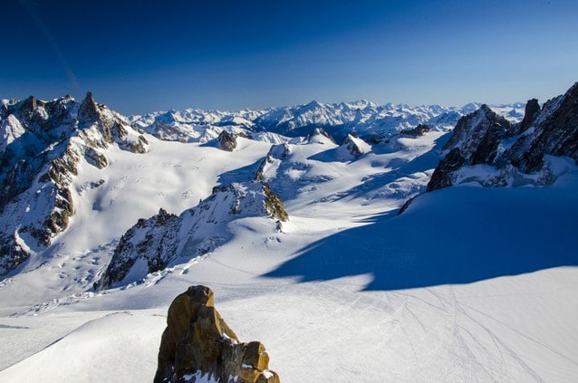 Pohled na Chamonix, Francie - freeridové a skialp lyžování