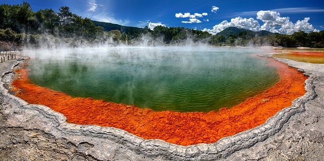 Lake Champagne, geotermální park Wai O Tapu