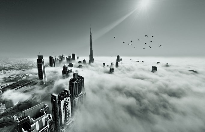 Výhled na Dubaj v mracích