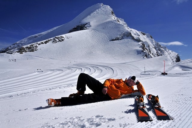 lyžování v zimě na ledovci v rakousku