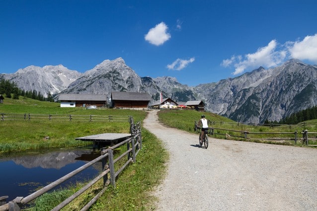 Alpské panorama na kole