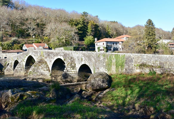 Camino Ingles, kamenný most v Galícii