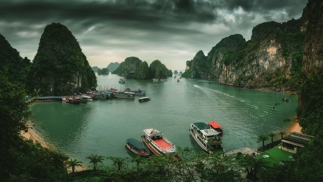 Záliv Ha Long ve Vietnamu