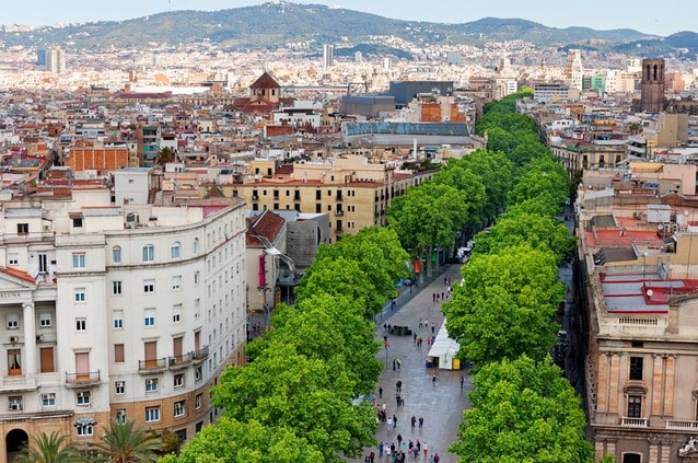 Výhled na Barcelonu, s ulicí Las Ramblas