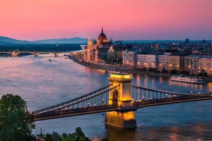 Pohled na Budapešť a Dunaj
