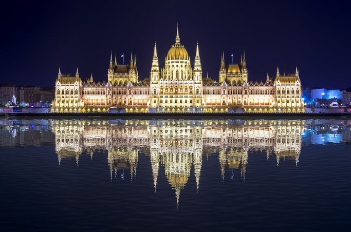 Budapešť - maďarský parlament v noci